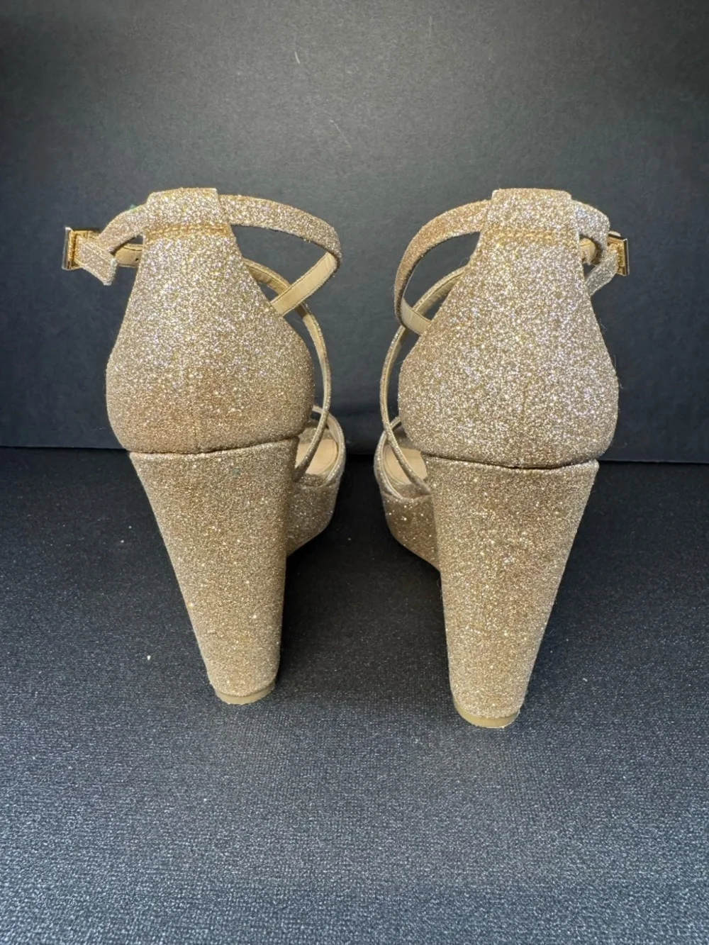 Jewel Badgley Mischka Gold Glitter Wedge Sandals Size 7 Wedding Prom Formal